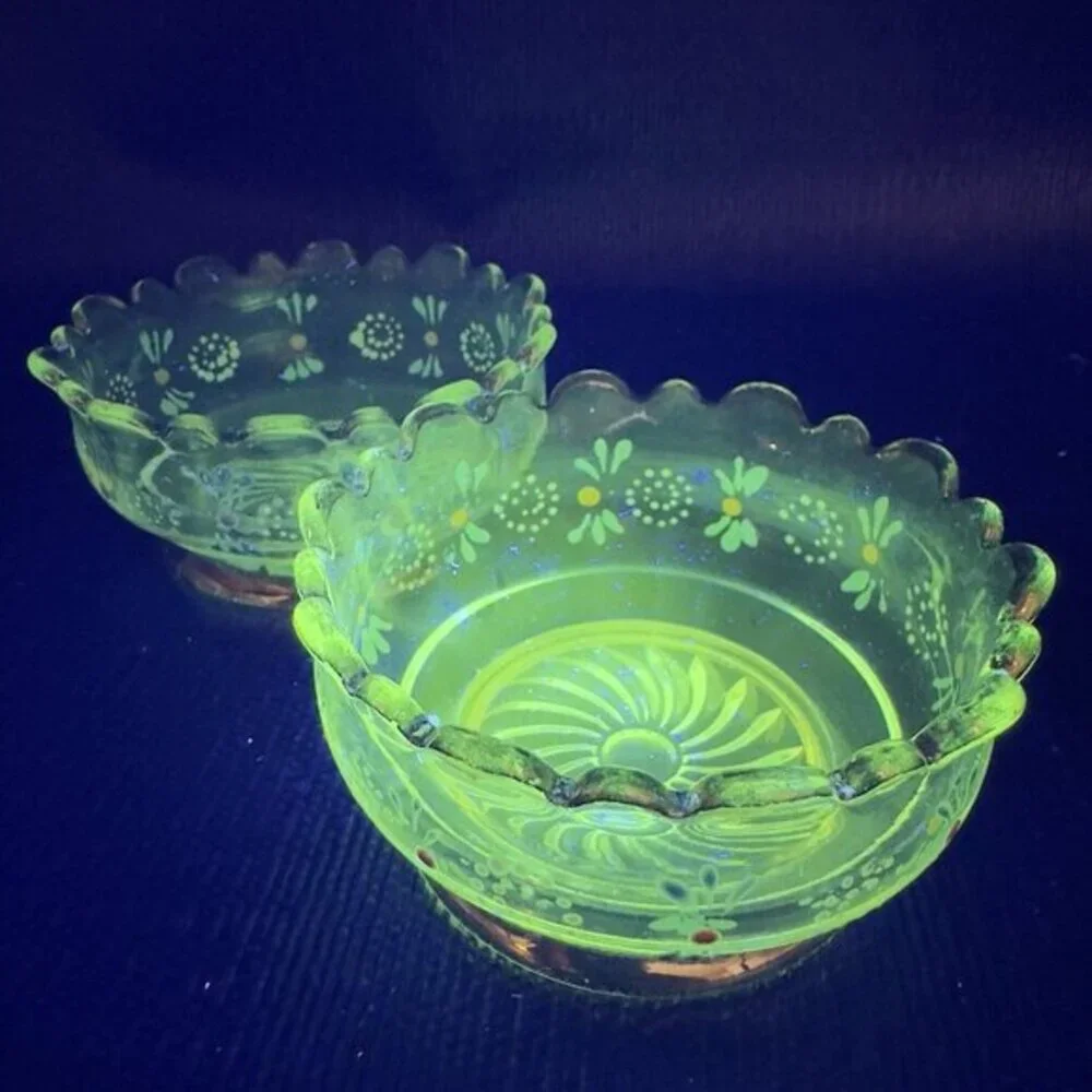 Antique Enameled Paint‎ Glass Bowl Dish Gold Painted Edge Manganese 365nm Set 4